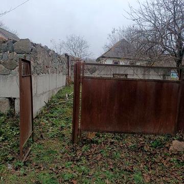 Продам земельну ділянку зстарою хатою,та іундаментом