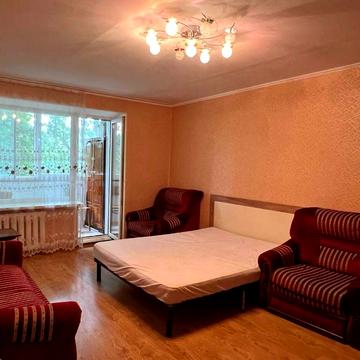 Здам 1-кімнатну квартиру в центрі на тривалий термін