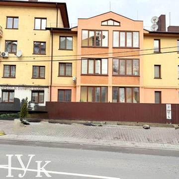 Продаж 2-кімнотної квартири у чудовому районі міста.