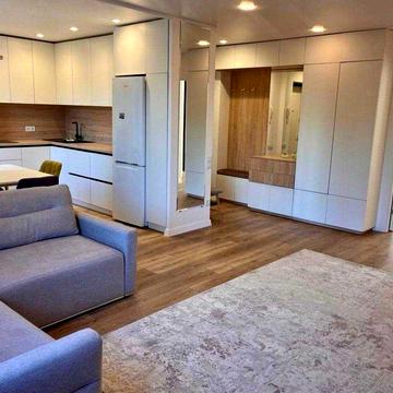 Продаж 4-кімнатної квартири з новим євроремонтом