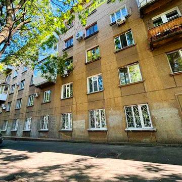 Продам 2 ком квартиру в центре Сталинка