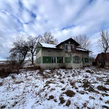 Будинок з ділянкою 15 соток біля Львова