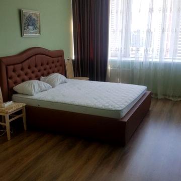 Дніпровська набережна вул., 14