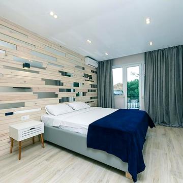 Раздельный люкс с дизайнерским ремонтом