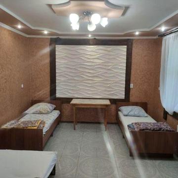 Здається квартира в будинку.