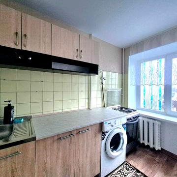 2х.Соломенка.метро Вокзальна .вул.Фучіка 15. вул.Карла Чапека.