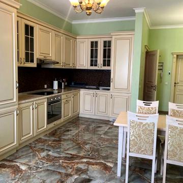 Дніпровська набережна вул., 14