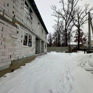 Таунхауси  в центрі Бучі, вся інфраструктура поруч