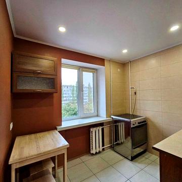 Двокімнатна квартира 50m2 з газом |м| Берестейська