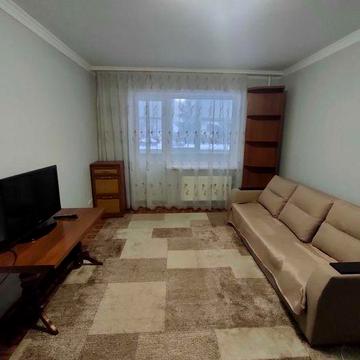 Здам 2 -во квартиру довгостроково, по вул Грушевського