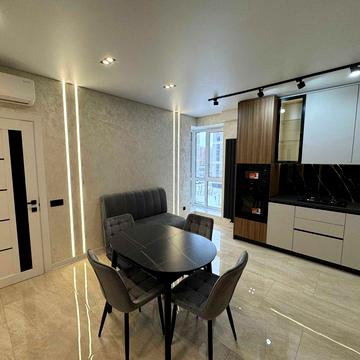 Шикарна півторачка поруч міського озера, 4 пов , інд. газ опалення