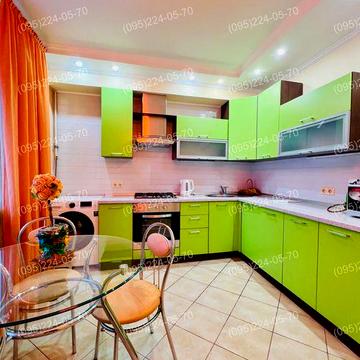 Вільна гарна квартира в новому будинку (світло не вимикають)