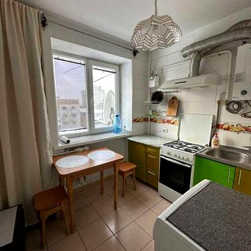 Оренда 2 кім. квартира  вул. Зелена (р-н. стадіон Україна) 12000 грн.