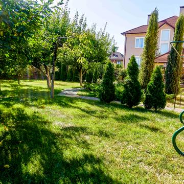 Богатирська вул., 30Б