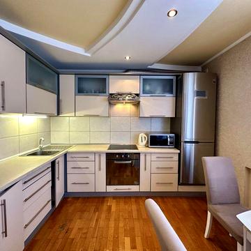 Продаж Будинок з гаражем  на 22 сотках з надвірними будівлями