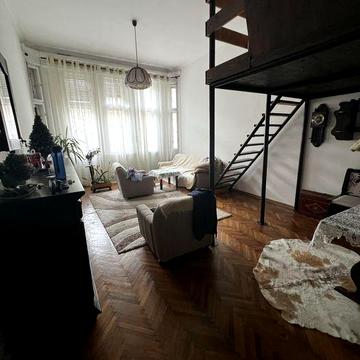 Центр Австроугорська будівля,2 кімн квартира  газове опалення