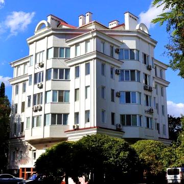 Квартира в ценирі/2 світлі кімнати + тераса з видом на місто