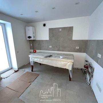 Продам новеньку 2-кімнатну квартиру поряд з центром міста!