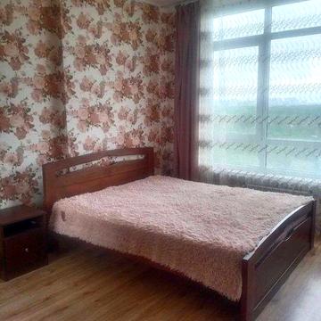 Квартира з панорамним видом з вікна, світло не вимикають