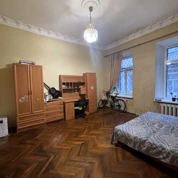 Трехкомнатная квартира в двух уровнях в центре Одессы