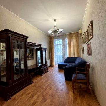 Здам 2 кімнатну велику квартиру-сталінку  у самому центрі міста