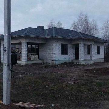 Сучасна новобудова с.  Зарічани