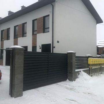 Без комісіі!продаж 1 кім квартири від власниказ дворіком і паркоміісце