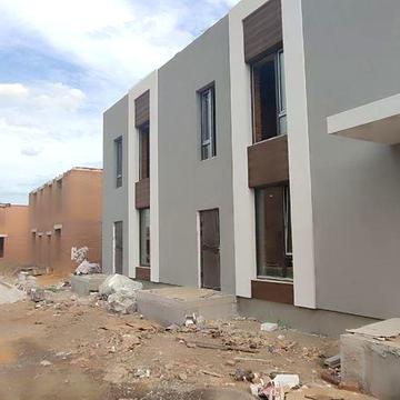 Продаж таунхауса без комісії! В місті біля озера на етапі будівництва