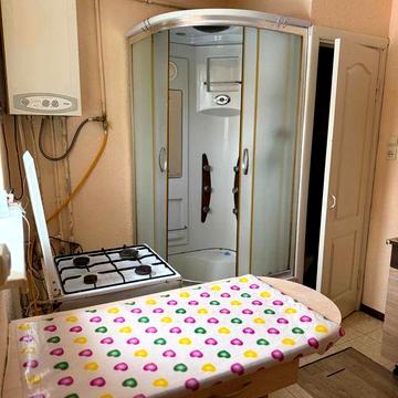 Здається частина будинку з місцем під авто