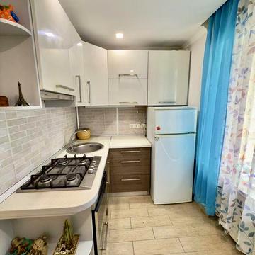 Центр. Оренда 2 кім на Набережній.