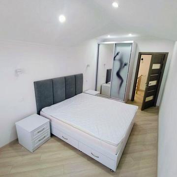 ПРОДАЄТЬСЯ 3х кім квартира з Ремонтом 
-*3х КІМНАТНИЙ, 2х РІВНЕВИЙ ПЕ