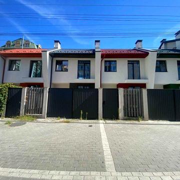 Продам Таунхаус пл.130 м.кв. з власним двором, тераса. Мін. оформл.