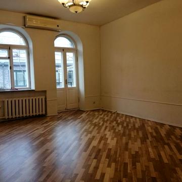 Межигірська вул., 10