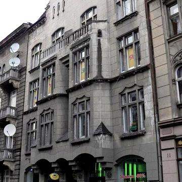 1-к. в. Саксаганського,Центр