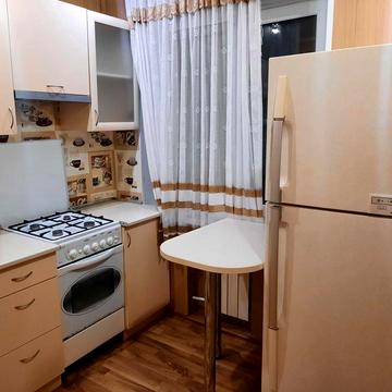 Продам 2 ком кв центр бабурки ,бабочка