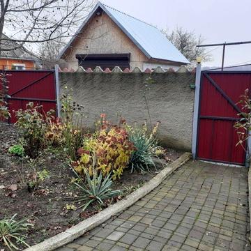 Срочно Продам дом  в центре села.