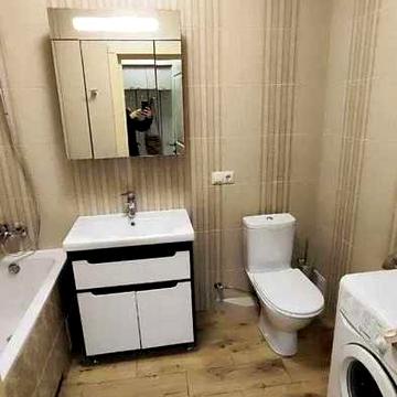 (Власник, 1 кімнатна кв. комунальні враховані)