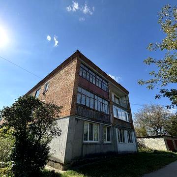 р 2-кімнатна квартира на 1 поверсі — зроби ремонт на свій смак!