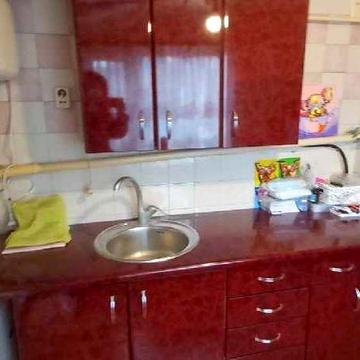 Продам півбудинку в центрі Малодолинського