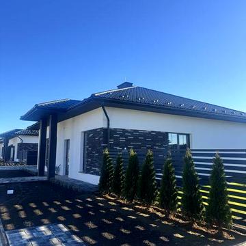 Будинок поруч з містом