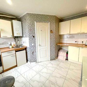 Продаю 3-кімнатний жилкоп .  Центр міста. Виділена адреса.