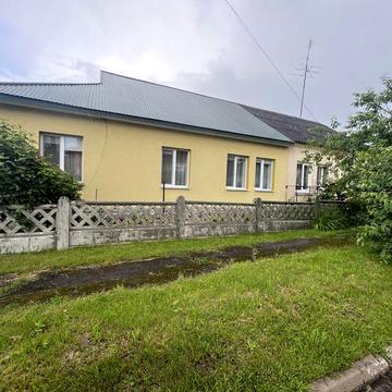 1/2 будинку( по документах -квартира)