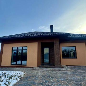 Новий будинок в с.Коровія