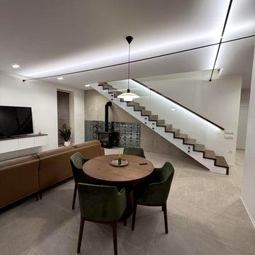 Продам будинок в Брюховичах з сучасним ремонтом