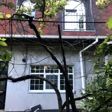 Таунхаус - лофт Французский бульвар,Камин, рядом паркинг. Хозяин