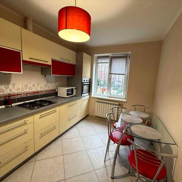 Сдам 1 ком квартиру на Сахарова в газовом доме.