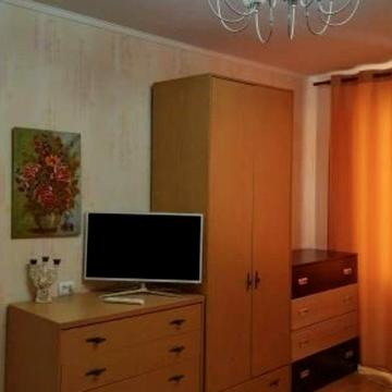 М-н Левада поруч зупинка