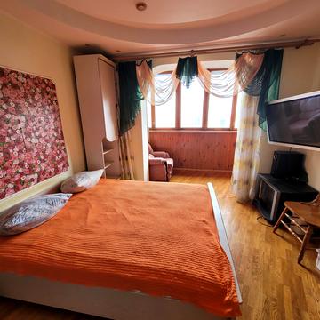 Ревуцького вул., 42-А