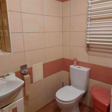 Двокімнатна квартира з ремонтом на Виставці