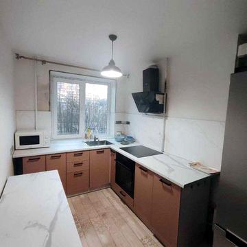 Продам светлую и  уютную 2- комнатную квартиру на жм Тополь 2